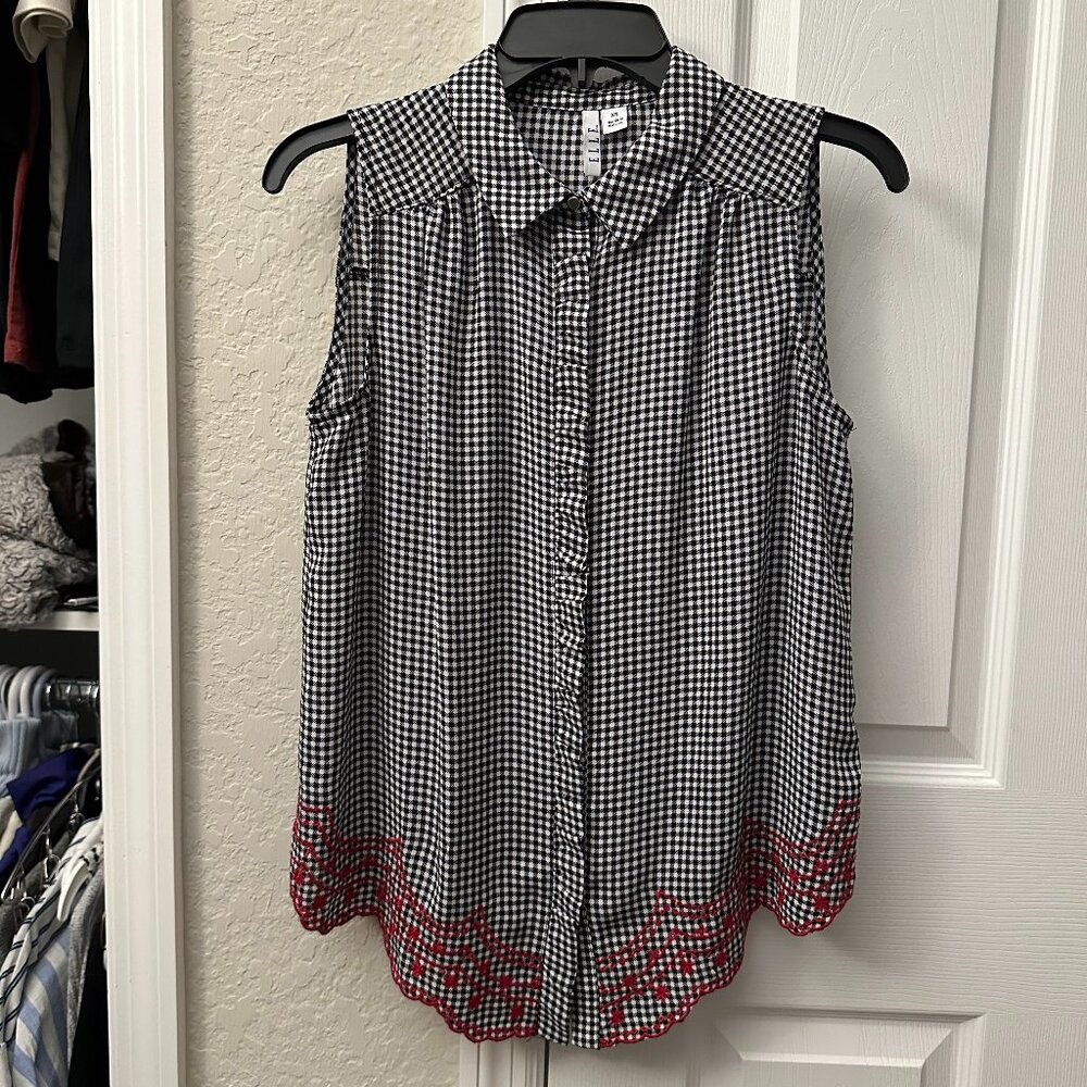 ELLE Gingham Sleeveless Button Up
